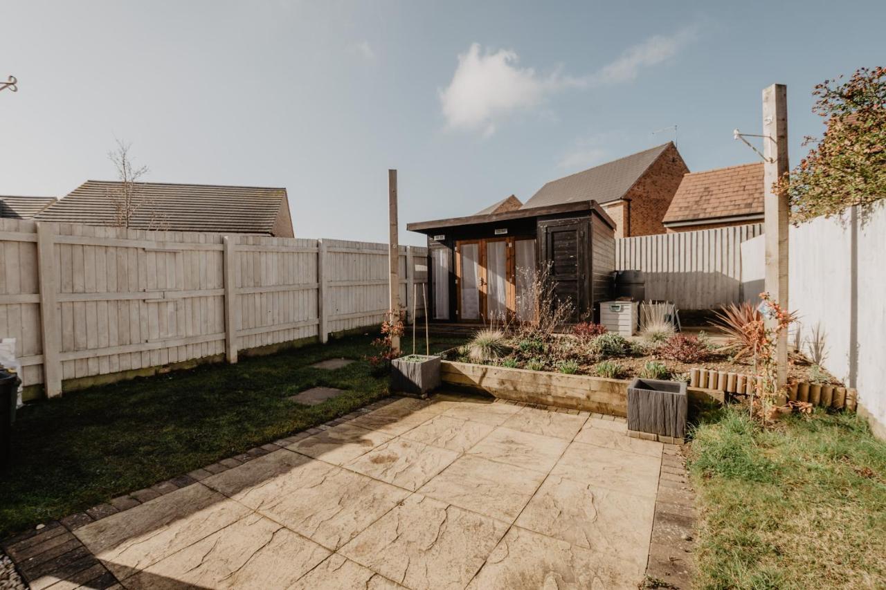Coyle House, 3 Bed,Corby, Super Kings Or Twins, Driveway, Free Wi-Fi, Corporates Welcome Экстерьер фото