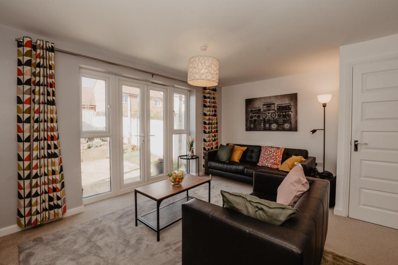 Coyle House, 3 Bed,Corby, Super Kings Or Twins, Driveway, Free Wi-Fi, Corporates Welcome Экстерьер фото